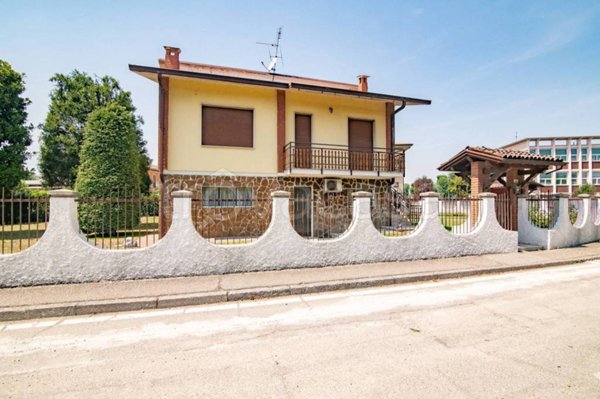 casa indipendente in vendita a Livraga