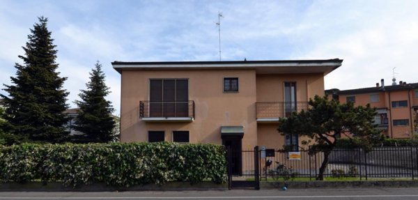casa indipendente in vendita a Lodi in zona San Bernardo