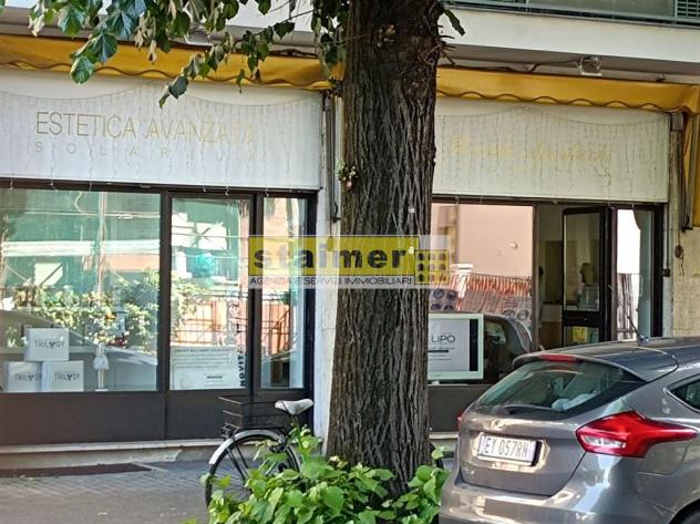 negozio in vendita a Lodi in zona Viale Italia