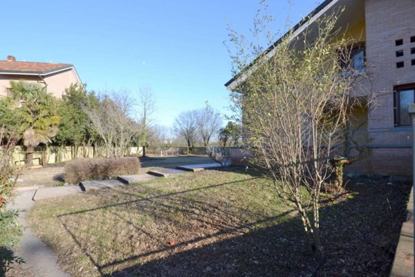 casa indipendente in vendita a Lodi in zona San Bernardo