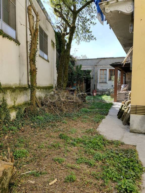 locale commerciale in vendita a Lodi