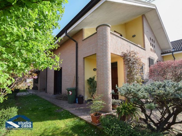 casa indipendente in vendita a Lodi in zona San Bernardo