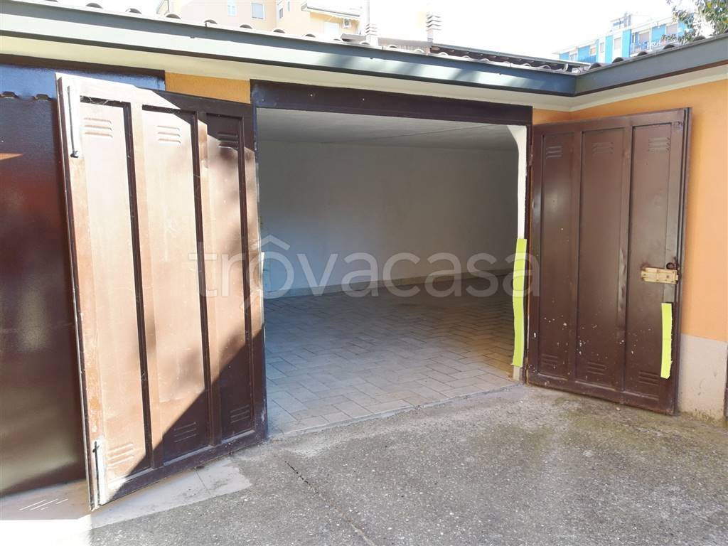 locale di sgombero in vendita a Lodi in zona Viale Italia