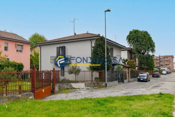 casa indipendente in vendita a Lodi