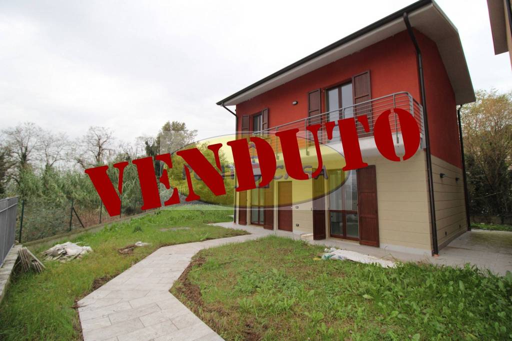 casa indipendente in vendita a Lodi in zona Olmo