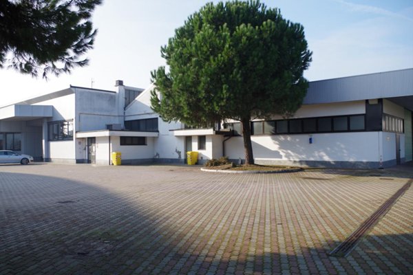 locale commerciale in vendita a Lodi in zona Centro Storico