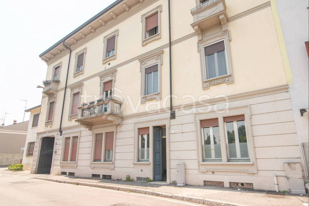 appartamento in vendita a Lodi in zona Viale Pavia