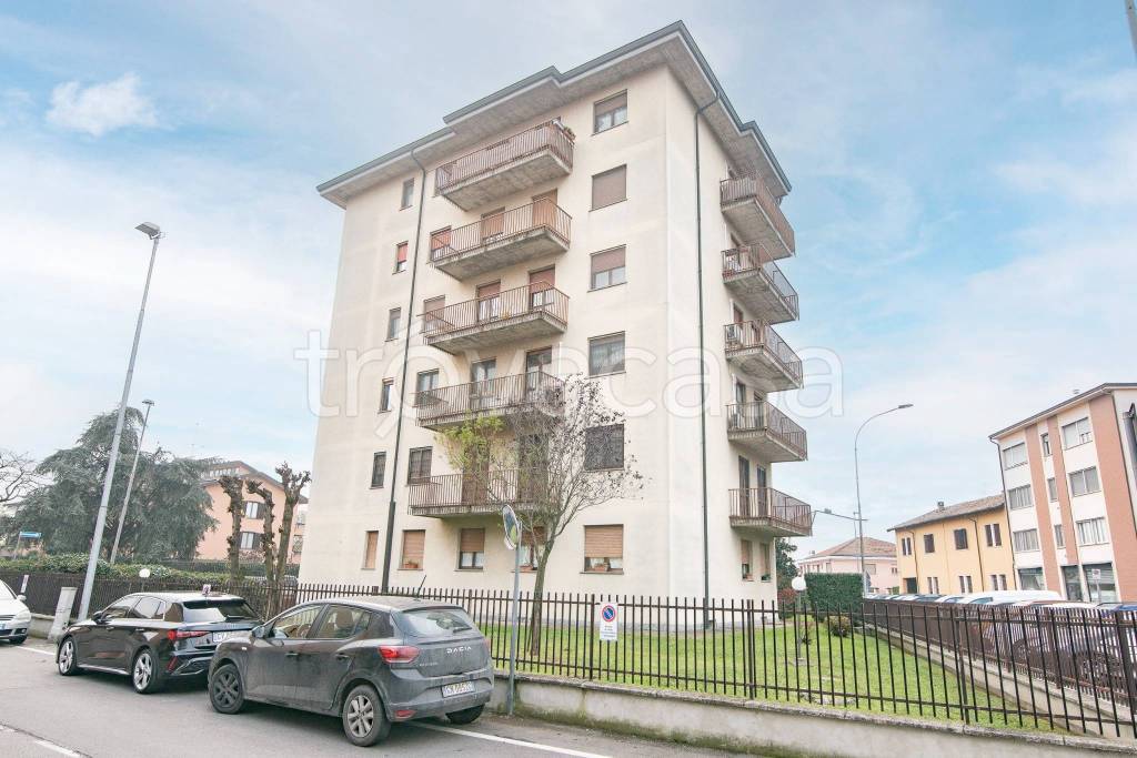 appartamento in vendita a Lodi in zona Fanfani