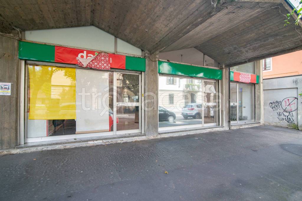 locale commerciale in vendita a Lodi in zona Città Bassa