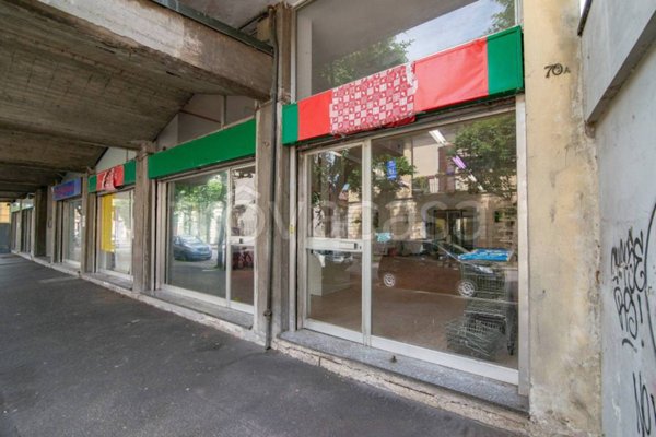 locale commerciale in vendita a Lodi in zona Città Bassa