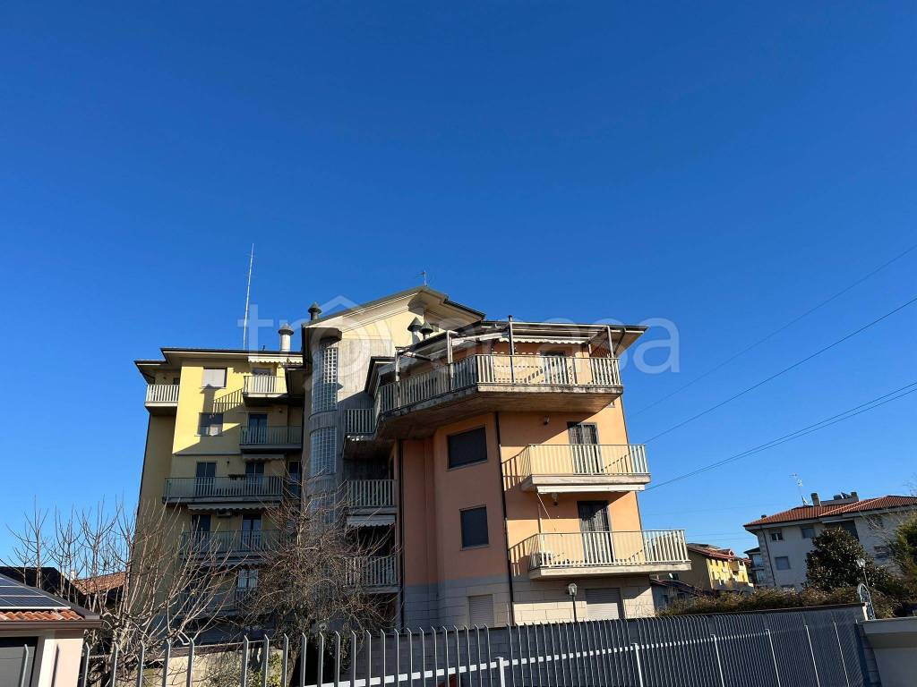 appartamento in vendita a Lodi in zona Fanfani