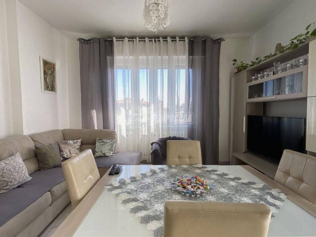 appartamento in vendita a Lodi in zona Viale Pavia