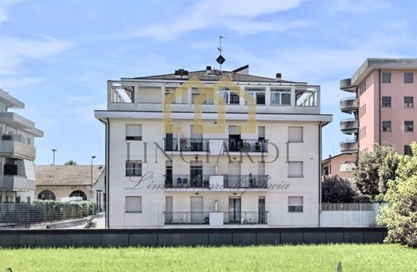 appartamento in vendita a Lodi in zona Fanfani