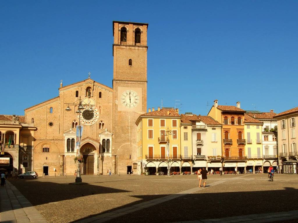 negozio in vendita a Lodi in zona Centro Storico