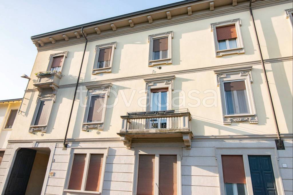 appartamento in vendita a Lodi in zona Viale Pavia