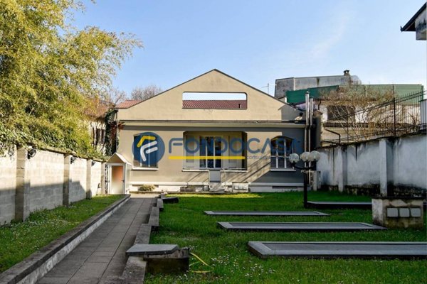 ufficio in vendita a Lodi in zona Fanfani