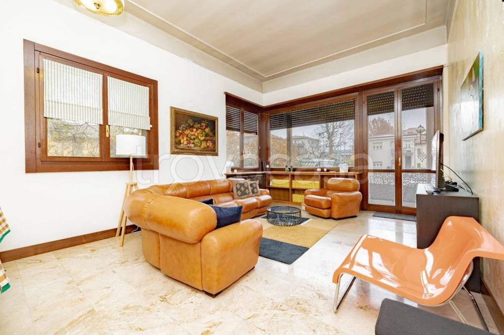 casa indipendente in vendita a Lodi in zona Fanfani