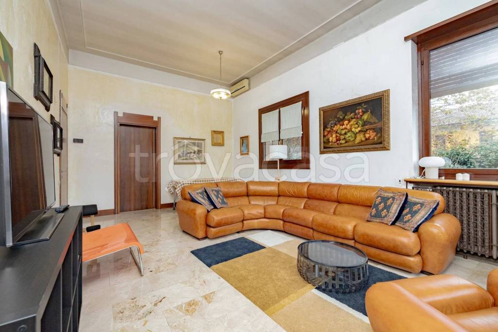 casa indipendente in vendita a Lodi in zona San Fereolo
