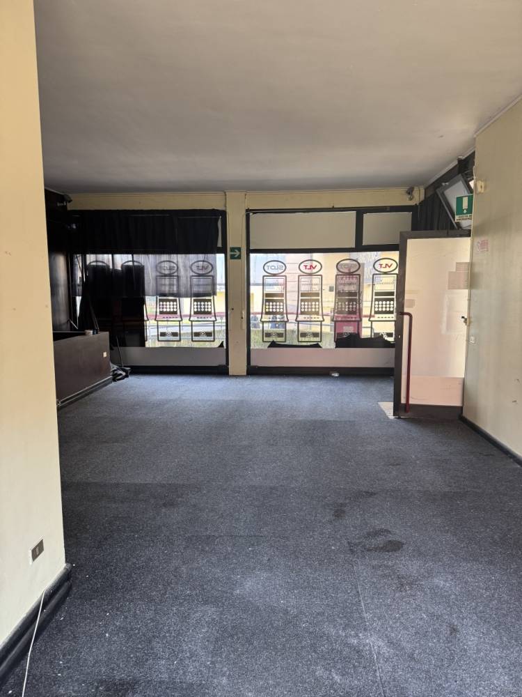 locale commerciale in vendita a Lodi in zona Via Defendente