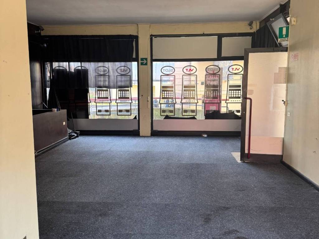 negozio in vendita a Lodi in zona Città Bassa