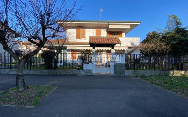 quadrivano in vendita a Lodi in zona Piazza Albarola