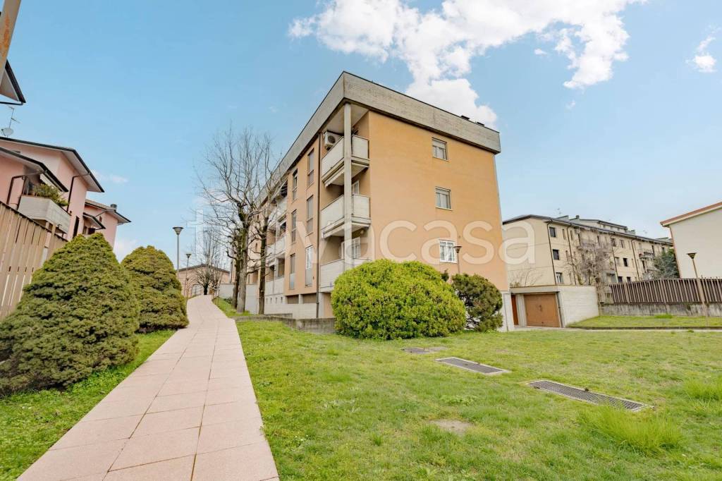 appartamento in vendita a Lodi in zona Fanfani