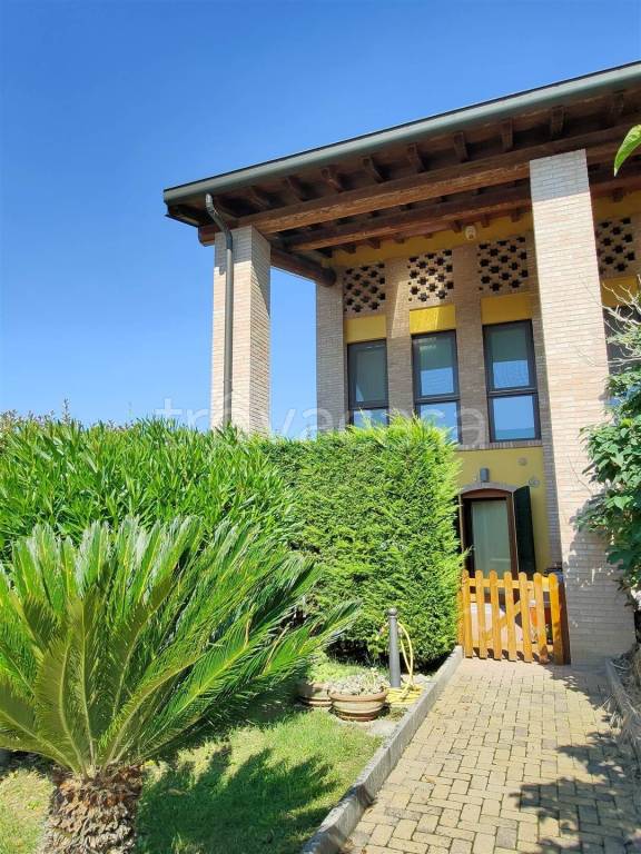 casa indipendente in vendita a Lodi in zona Città Bassa