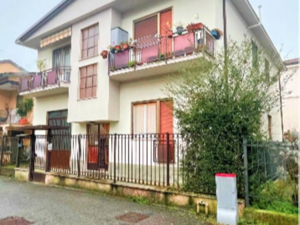 appartamento in vendita a Lodi in zona San Fereolo