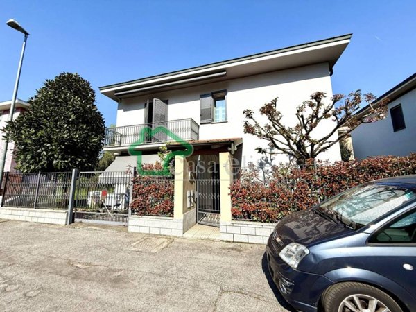 casa indipendente in vendita a Lodi in zona San Bernardo