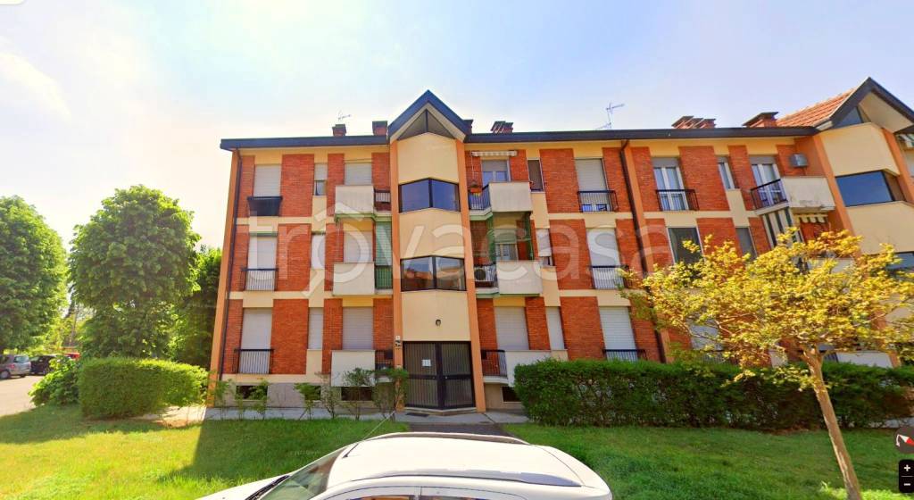 appartamento in vendita a Lodi in zona Viale Italia