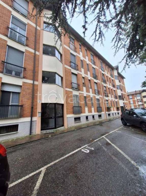 appartamento in vendita a Lodi in zona Viale Italia