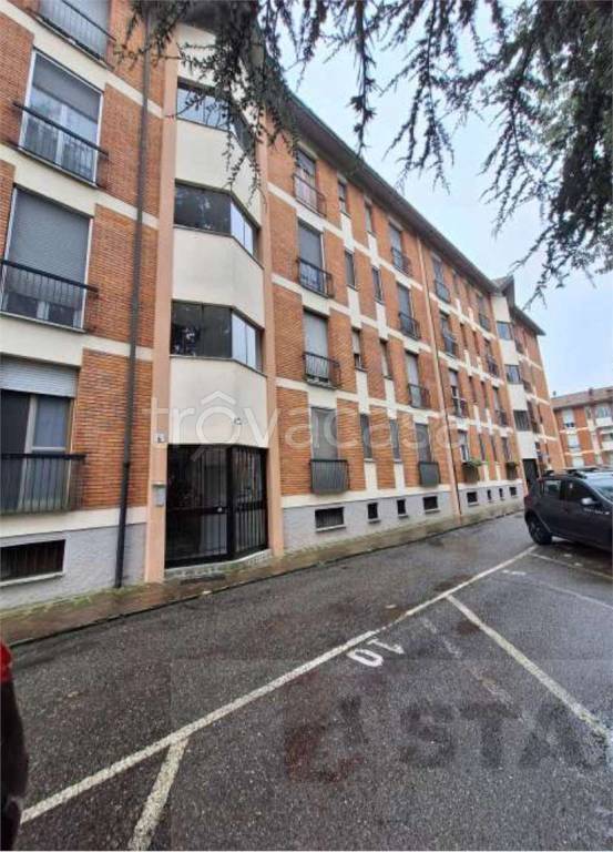 appartamento in vendita a Lodi in zona Viale Italia