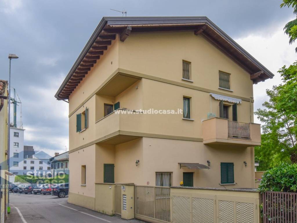 appartamento in vendita a Lodi in zona San Grato