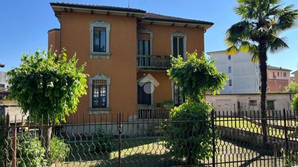casa indipendente in vendita a Lodi in zona Centro Storico