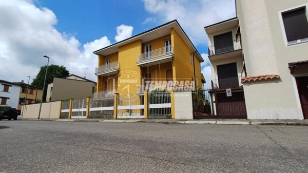 casa indipendente in vendita a Lodi in zona Fanfani