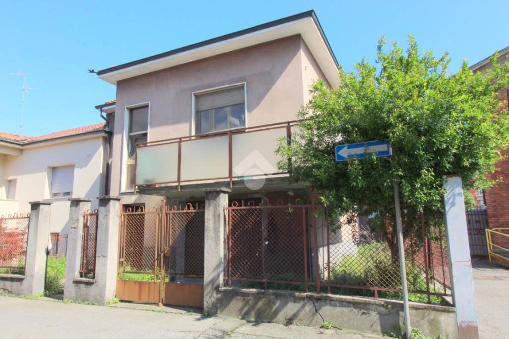 casa indipendente in vendita a Lodi in zona Città Bassa