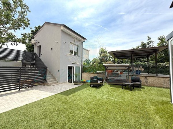 casa indipendente in vendita a Lodi