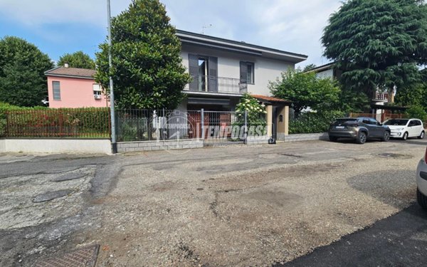 casa indipendente in vendita a Lodi in zona San Bernardo