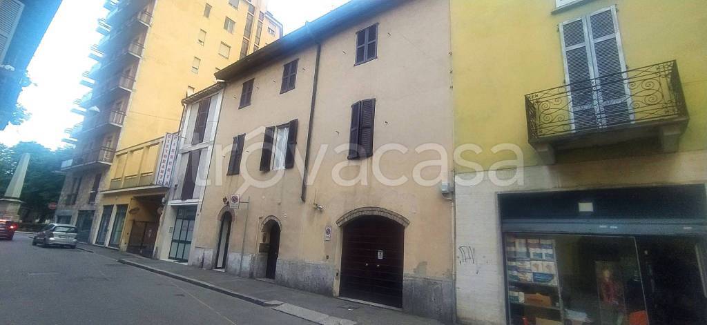 appartamento in vendita a Lodi in zona Centro Storico