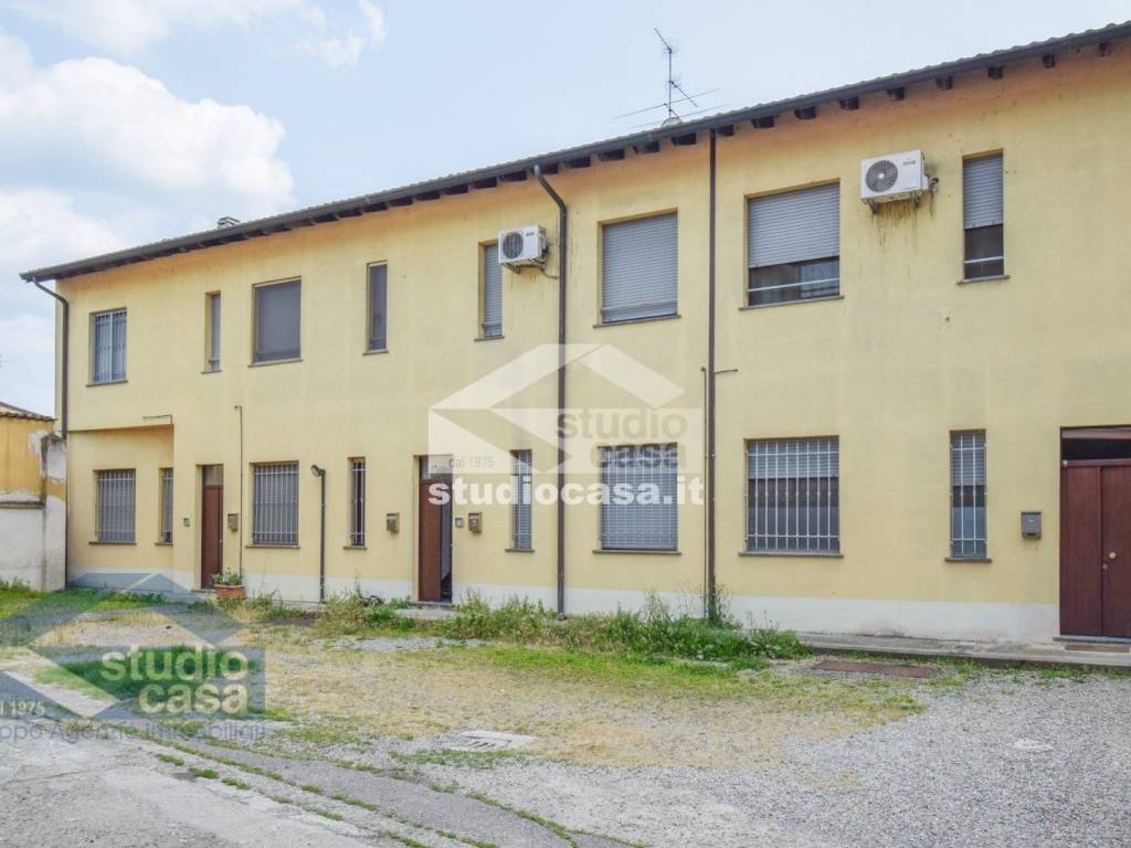 appartamento in vendita a Lodi in zona Torretta