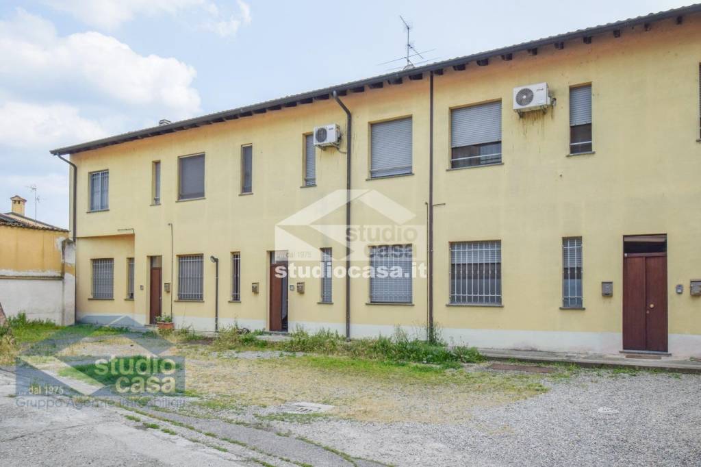 appartamento in vendita a Lodi in zona Torretta