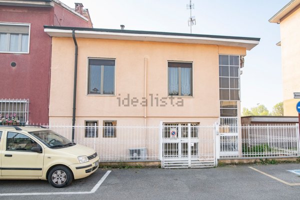 casa indipendente in vendita a Lodi in zona Faustina