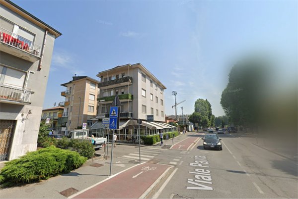 negozio in vendita a Lodi in zona Viale Pavia