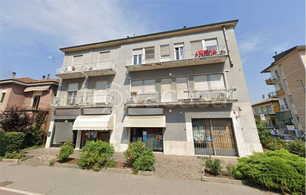 negozio in vendita a Lodi in zona Viale Pavia