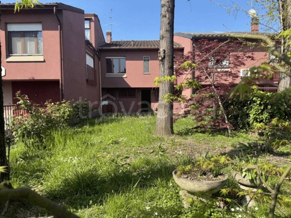 casa indipendente in vendita a Lodi in zona Torretta