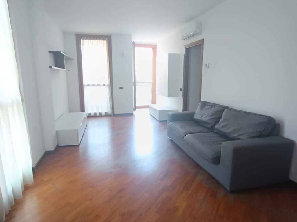 appartamento in vendita a Lodi in zona Fanfani