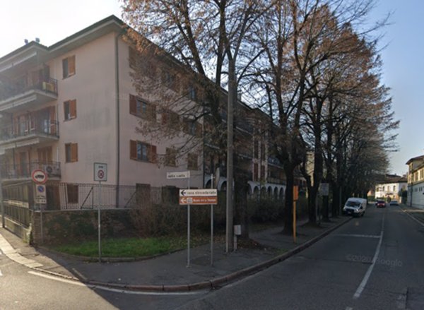 ufficio in vendita a Lodi in zona Via Defendente