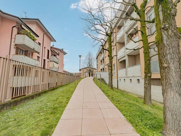 appartamento in vendita a Lodi in zona San Fereolo