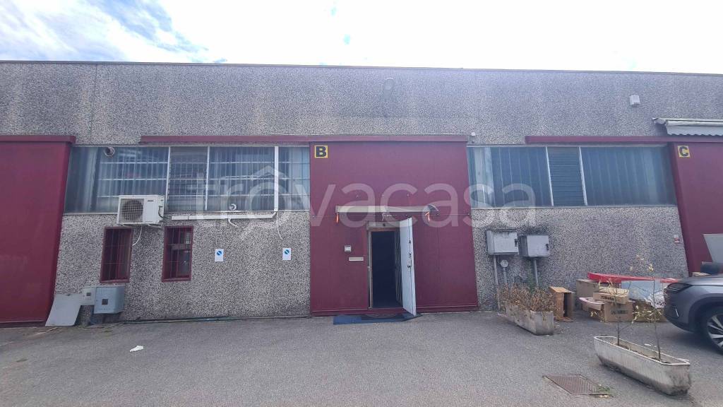locale commerciale in vendita a Lodi