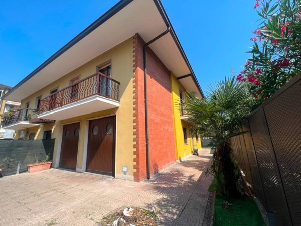casa indipendente in vendita a Lodi in zona Città Bassa